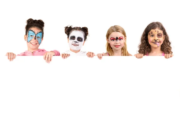 Grupo Niños Con Pintura Facial Animal Sobre Una Pizarra Blanca —  Fotos de Stock