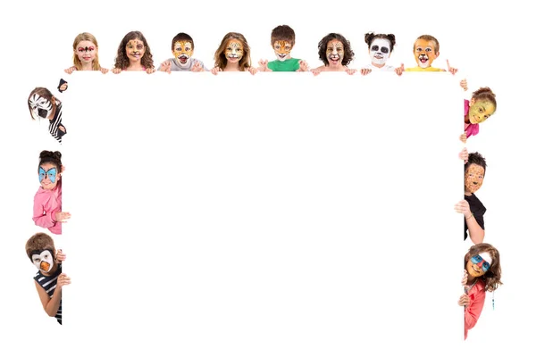 Kindergroep Met Dierengezicht Verf Een Wit Bord — Stockfoto