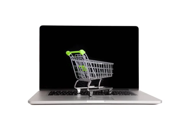 Laptop Com Carrinho Compras Pequeno Isolado Branco — Fotografia de Stock