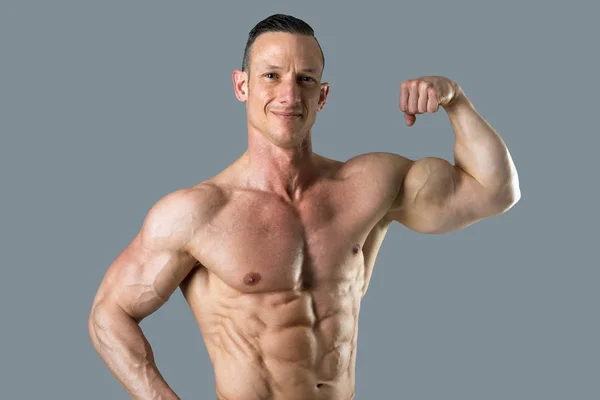 Krachtige Atletische Man Met Grote Lichaamsbouw Sterke Bodybuilder Tonen Zijn — Stockfoto