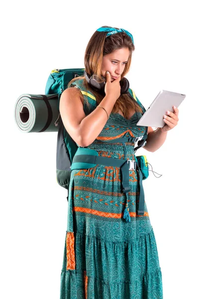 Menina Caminhante Com Tabletk Isolado Branco Trekking Conceito Estilo Vida — Fotografia de Stock