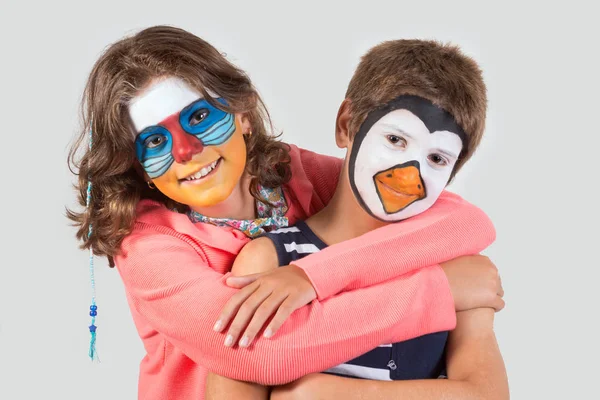Kinderpaar Met Dierlijke Gezichtsverf Geïsoleerd Wit — Stockfoto