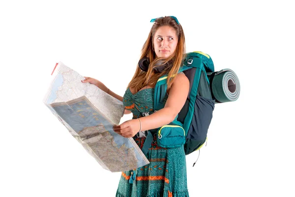 Chica Excursionista Con Mochila Mapa Aislado Blanco Trekking Viaje Concepto — Foto de Stock