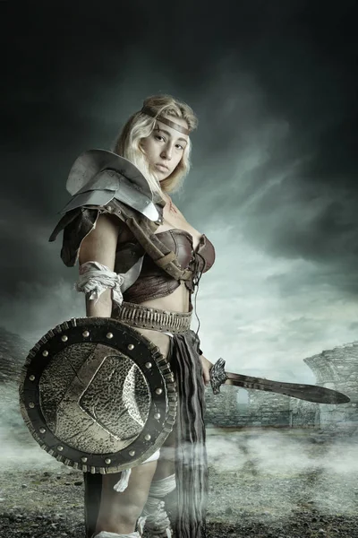Гладіатор/стародавня жінка-воїн — стокове фото