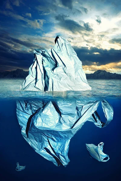 Pollution Pastic Bag Flotando Mar Como Iceberg — Foto de Stock