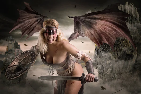 Αρχαία Φαντασία Γυναίκα Πολεμιστής Φτερά Δράκου Ένα Τοπίο Φαντασίας — Φωτογραφία Αρχείου