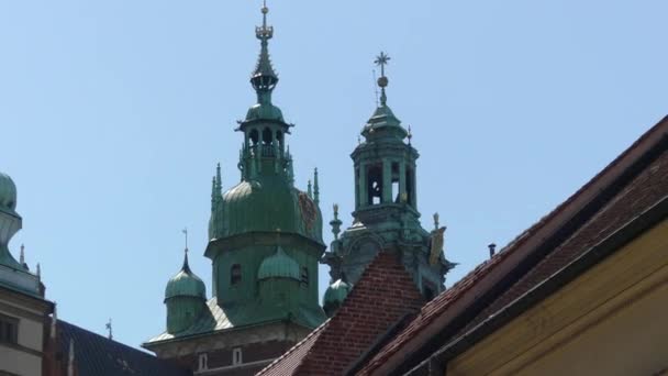 Krakow Polen Maj 2018 Turister Vandrar Mitten Den Gamla Staden — Stockvideo