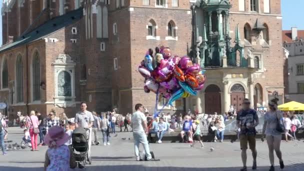 Krakov Polsko Května 2018 Balóny Populární Kreslené Detail Centru Města — Stock video