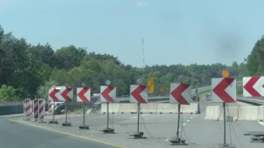 Krakow, Polonya - 6 Mayıs 2018: Otomobil sürücüsü Prag yakınlarındaki yolu boyunca. Araba ile takip.