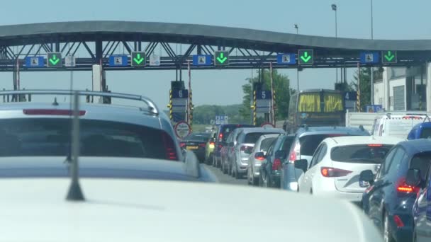 Cracóvia Polônia Maio 2018 Carros Uma Estrada Com Pedágio Entre — Vídeo de Stock
