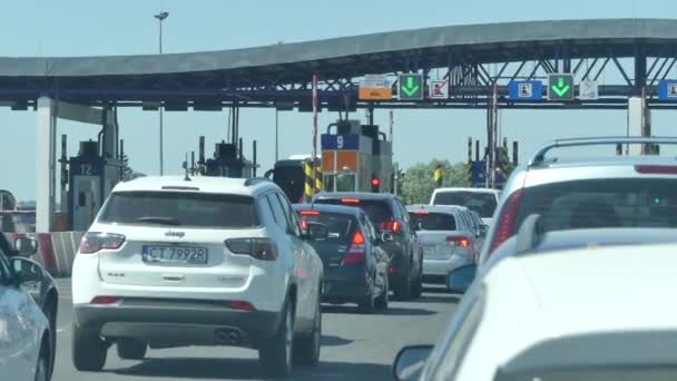 克拉科夫 2018年5月5日 在克拉科夫和布拉格之间的收费公路上的汽车 在波兰收费公路上的旅费支付 — 图库视频影像