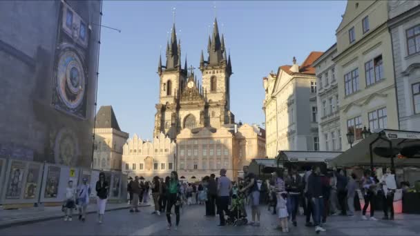 Prag Çek Cumhuriyeti Mayıs 2018 Turist Eski Şehrin Sokaklarında Yürüyor — Stok video