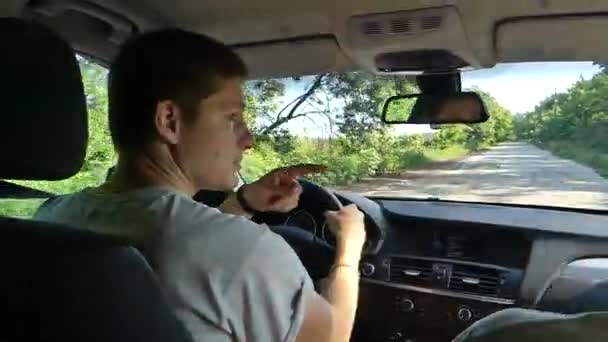 Hombre Conduce Coche Invierno Camino Resbaladizo Primer Plano Los Controles — Vídeo de stock