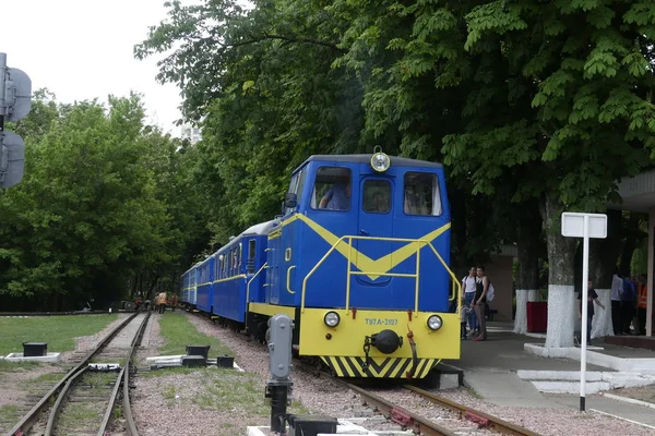 Κίεβο Ουκρανία Μαΐου 2018 Την Ατμομηχανή Είναι Οδήγηση Παρελθόν Επιβατικών — Φωτογραφία Αρχείου