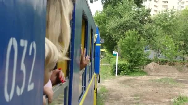Kiev Ucraina Maggio 2018 Bambino Guarda Fuori Dal Finestrino Treno — Video Stock
