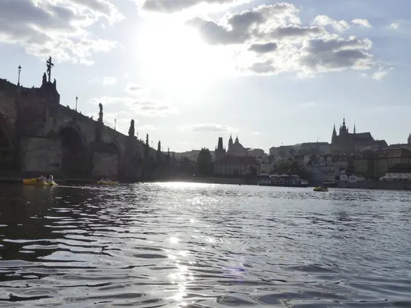 Prag Tjeckien Maj 2018 Karlsbron Floden Moldau Visa Floden Vltava — Stockfoto