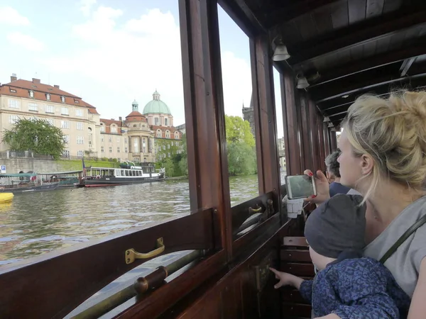 Praga República Checa Maio 2018 Vista Rio Vltava Ponte Sobre — Fotografia de Stock