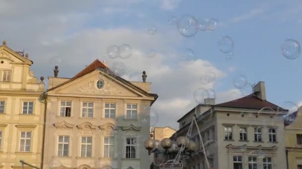 Prague Tsjechië Mei 2018 Zeepbellen Zwevend Lucht Praag Een Warme — Stockvideo