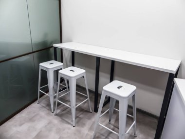  Mutfak iç modern bir ofiste. Mobilya şirket ofisi mutfakta. İç modern bir ofis. Şirket ofis mobilya.