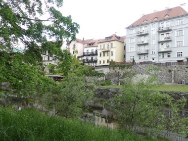 Cesky Krumlov, Çek Cumhuriyeti - 9 Mayıs 2018: şehrin sokaklarında bir bakış. Bir görünümü şehrin tarihi binaların.
