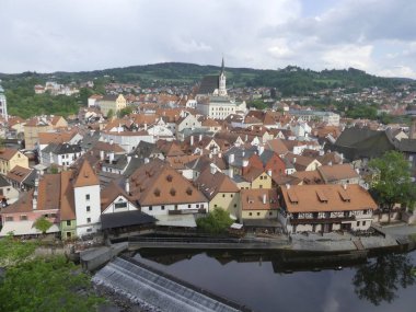 Cesky Krumlov, Çek Cumhuriyeti - 9 Mayıs 2018: şehrin sokaklarında bir bakış. Bir görünümü şehrin tarihi binaların.