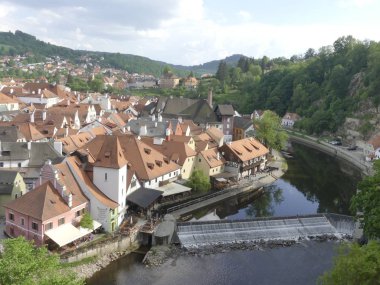 Cesky Krumlov, Çek Cumhuriyeti - 9 Mayıs 2018: şehrin sokaklarında bir bakış. Bir görünümü şehrin tarihi binaların.