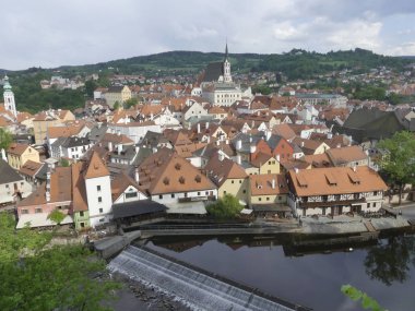 Cesky Krumlov, Çek Cumhuriyeti - 9 Mayıs 2018: şehrin sokaklarında bir bakış. Bir görünümü şehrin tarihi binaların.