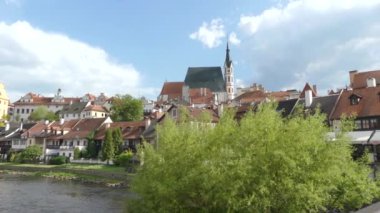 Cesky Krumlov, Çek Cumhuriyeti - 9 Mayıs 2018: şehrin tarihi binaların bir görünüm. Şehrin sokaklarında bir görünümünü.