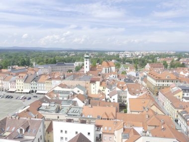 Ceske Budejovice, Çek Cumhuriyeti - 10 Mayıs 2018: kenti. Çatılar eski şehir merkezinde bulunmaktadır. Yukarıdan görüntülemek.
