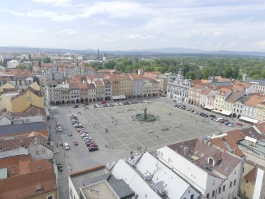 Ceske Budejovice, Çek Cumhuriyeti - 10 Mayıs 2018: kenti. Çatılar eski şehir merkezinde bulunmaktadır. Yukarıdan görüntülemek.
