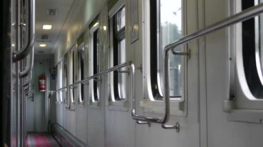  Şehir içi şehirlerarası trenler. Trenin yuvası araba.