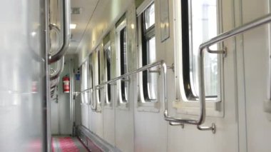  Şehir içi şehirlerarası trenler. Trenin yuvası araba.