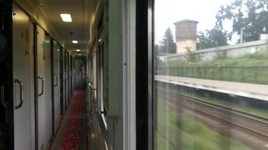  Şehir içi şehirlerarası trenler. Trenin yuvası araba.