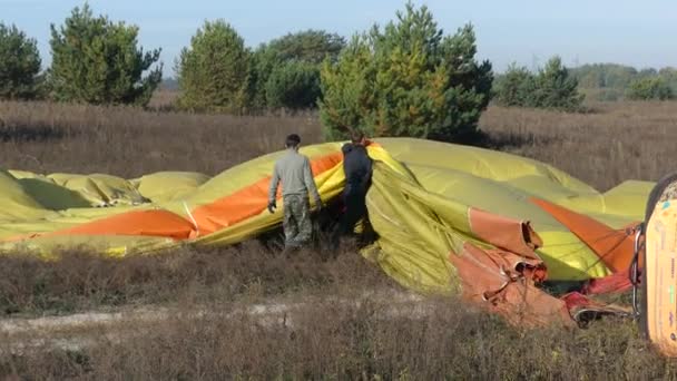 Kijów Makarow Ukraina Października 2018 Piloci Balonu Złożyć Balon Pracowników — Wideo stockowe