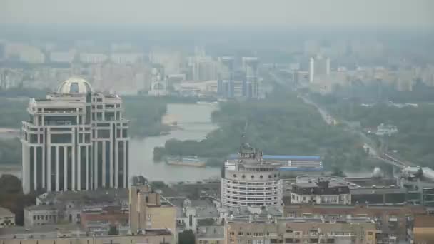複数のアパートの建物を持つキエフ ウクライナ 2018 建物キエフ アパートの建物が付いている都市の眺め — ストック動画