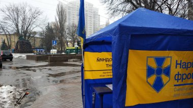 Kiev, Ukrayna - Şubat 2019: Ön seçim kampanyası ülkede cumhurbaşkanlığı seçim öncesi. Kampanya çadır siyasal parti 