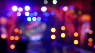 Işıklar sahne, performans sırasında konser aydınlatma aydınlatmak. Bokeh etkisi