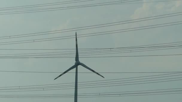 Windkraftanlage Und Wolken Himmel Erneuerbare Windenergie Grüne Energieerzeugung Nachhaltige Alternative — Stockvideo