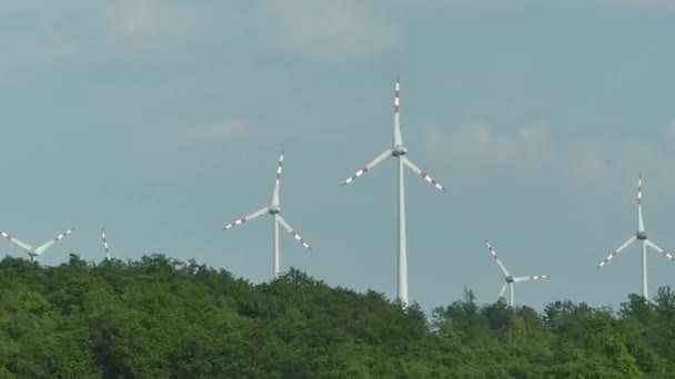 Turbina Eólica Farm Nuvens Céu Energia Eólica Renovável Produção Energia — Vídeo de Stock
