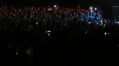 Kiev, Ukrayna - 15 Eylül 2018: Birçok seyirci sahne önünde ellerini Müzik Festivali 