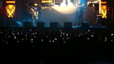 Kiev, Ukrayna - 15 Eylül 2018: Birçok seyirci sahne önünde ellerini Müzik Festivali 