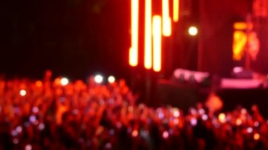 Kiev, Ukrayna - 15 Eylül 2018: Birçok seyirci sahne önünde ellerini Müzik Festivali 
