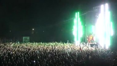 Kiev, Ukrayna - 15 Eylül 2018: Birçok seyirci sahne önünde ellerini Müzik Festivali 