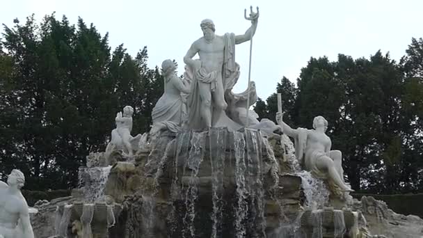 Wien Österrike Maj 2018 Neptunfontänen Schonbrunn Park Turister Vandrar Parken — Stockvideo