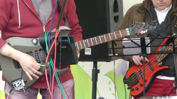 Kiev Oekraïne Maart 2019 Een Muzikant Speelt Elektrische Gitaar Close — Stockvideo