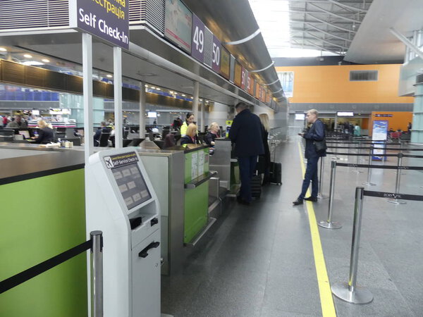 Международный аэропорт Борисполь в Украине. Пассажиры в воздухе
