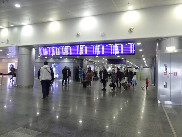 Международный аэропорт Борисполь в Украине. Пассажиры в воздухе

