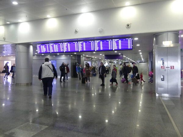 Международный аэропорт Борисполь в Украине. Пассажиры в воздухе
