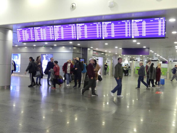 Международный аэропорт Борисполь в Украине. Пассажиры в воздухе
