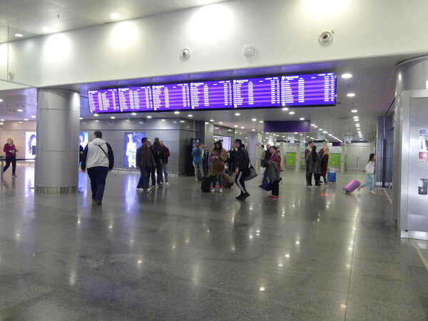 Международный аэропорт Борисполь в Украине. Пассажиры в воздухе
